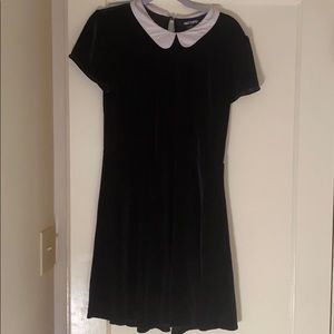 Collard velvet dress